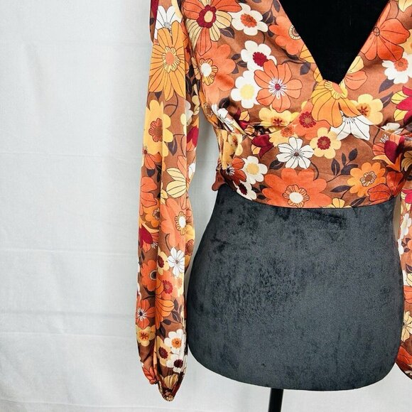 Le Lis Satin Deep V Cropped Blouse Sz S Floral Orange Brown Back-Zip Tie - Picture 3 of 8